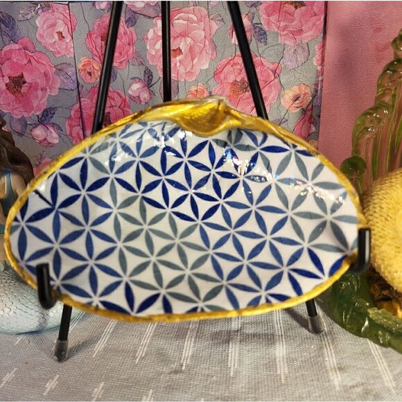 DECOUPAGE CLAM SHELL DECOUPAGE BLUE PATTERN CLAM SHELL TRINKET DISH - Picture 1 of 8
